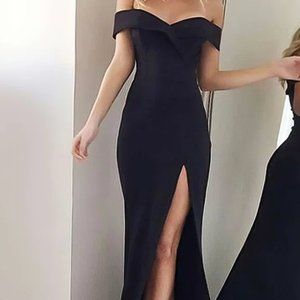 Black Column Off-the-shoulder floor-length gown Split Front